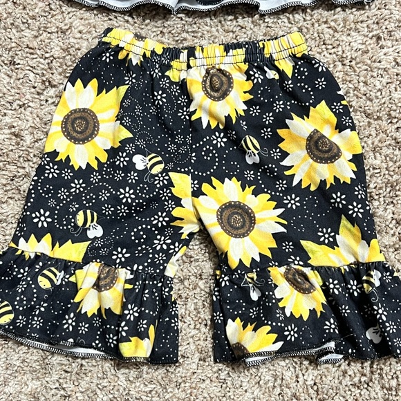 Sunflower Ruffle Short Set, size 6-12 months - Picture 2 of 5